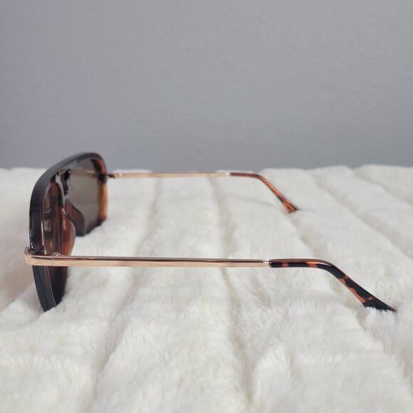 QUAY // ltd ed jlo collab tortoise brow bar reflective lens aviator shields main image 14
